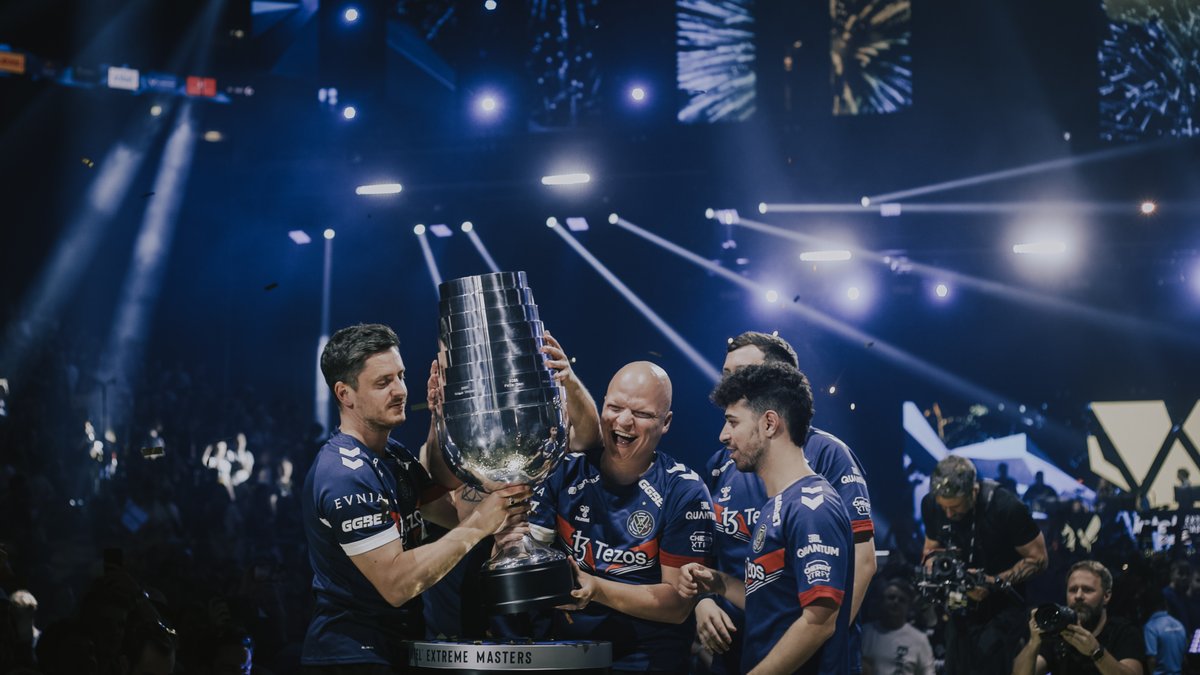 clockhq1337's tweet image. Been almost 2 months since @TeamVitalityCS lifted the trophy of @ESLCS #Cologne24

These are some of my favorite pictures I took from the whole Event