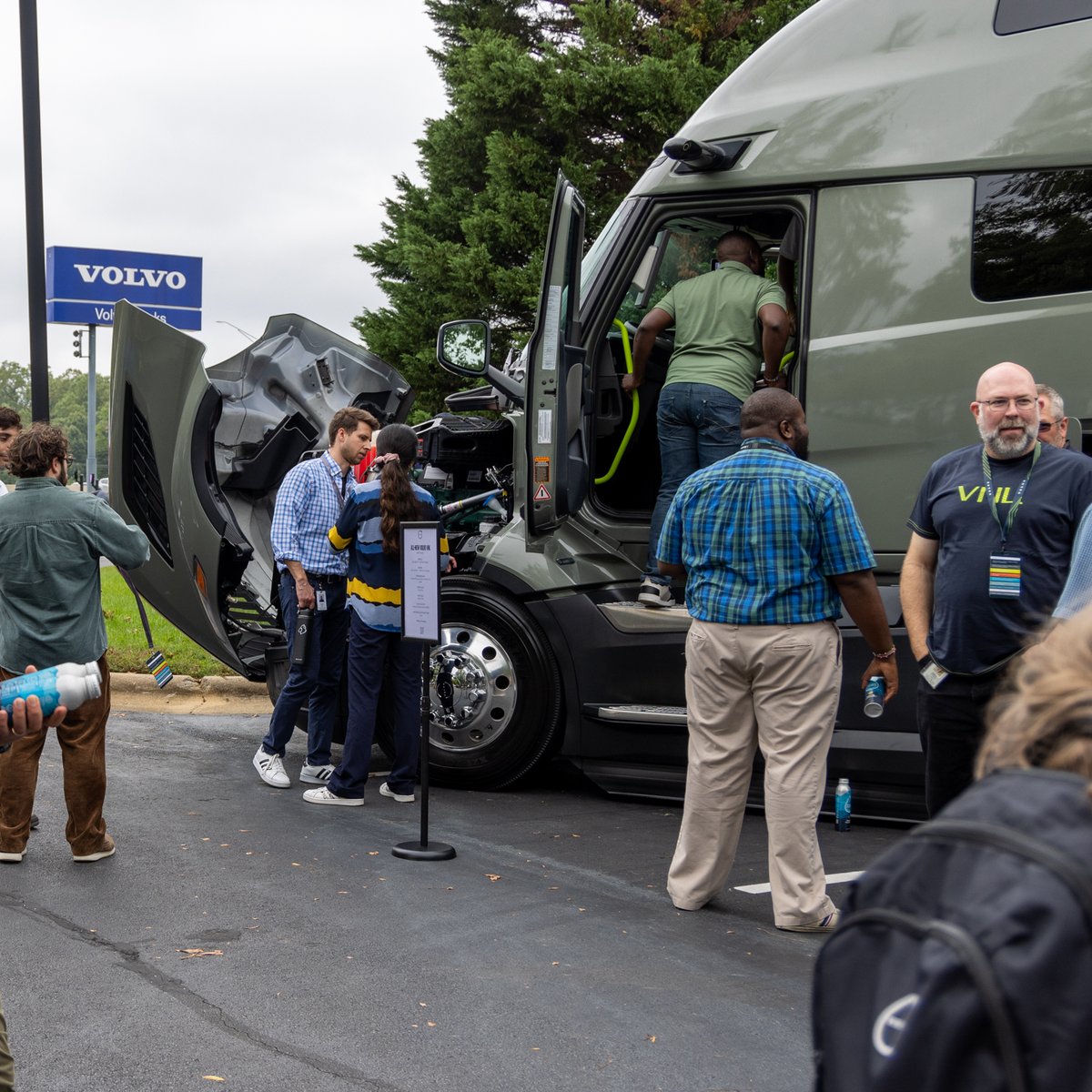 VolvoGroupNA's tweet photo. The future of trucking is here! Today, Volvo Group NA employees are getting hands-on with The All-New #VolvoVNL. From industry-leading fuel efficiency to next-gen safety tech, this truck is set to transform the transport industry. https://t.co/uxCpkF3Mgq