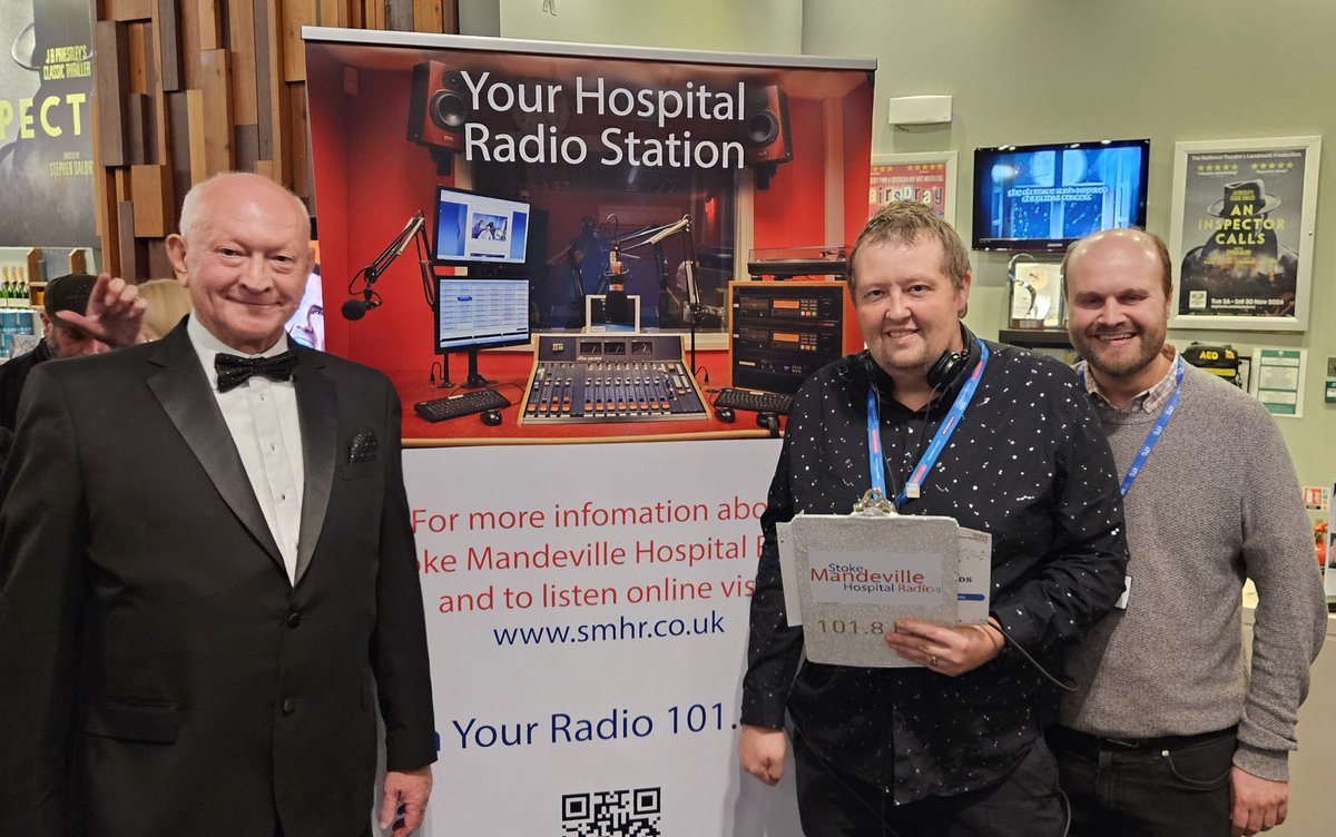 Dez Kay about to host tonight's Buckinghamshire Healthcare Staff Awards. Pictured with Mark and Matthew from the radio station. We've been broadcasting live and are about to cover the ceremony <a href="/BucksHealthcare/">Buckinghamshire Healthcare NHS Trust</a> <a href="/dezkay1/">Dez Kay</a> <a href="/NMacdonaldBHT/">Neil Macdonald</a> @karenabonner2 #RadioSMHR
