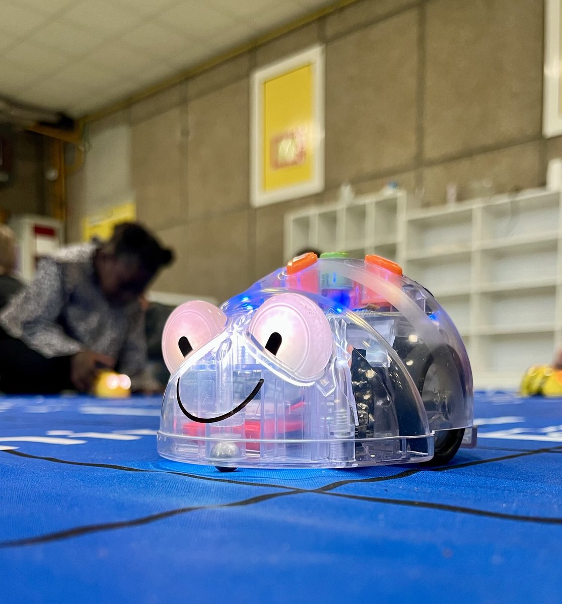 EducaNumerique's tweet image. Aujourd'hui #bins à l'école élémentaire Victor Hugo @VilledeChatou
#Robots #Programmation #escapegame pour les élèves de toutes les classes.