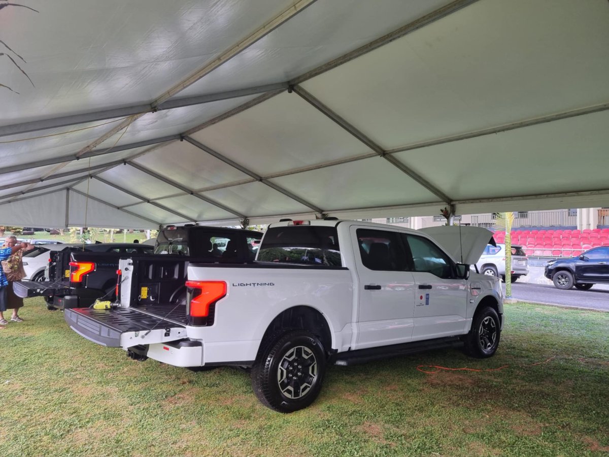 UNDP_Samoa's tweet image. An honour to partner with @JapanGov &amp;amp; @samoagovt  to boost #greentransformation efforts in the transport sector by providing 76 #ElectricVehicles under the #CAPIT project. Supporting infrastructure are also in place + baseline studies on 🇼🇸's transport sector &amp;amp; #EV management.