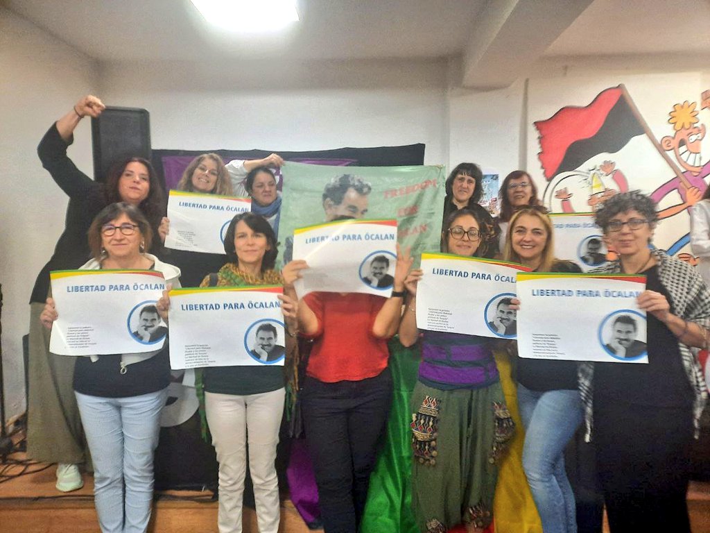 cgtzonasur's tweet image. KURDISTAN | Emotivo encuentro con Rohash Shexo representante del movimiento de mujeres Kurdas de #Rojava @starrcongress @RojavaAzadi

En #Madrid @CGT_Madrid @CGT

#WomenDefendRojava

#Jin, #Jiyan, #Azadi !!
(¡Mujer, Vida, Libertad !!)