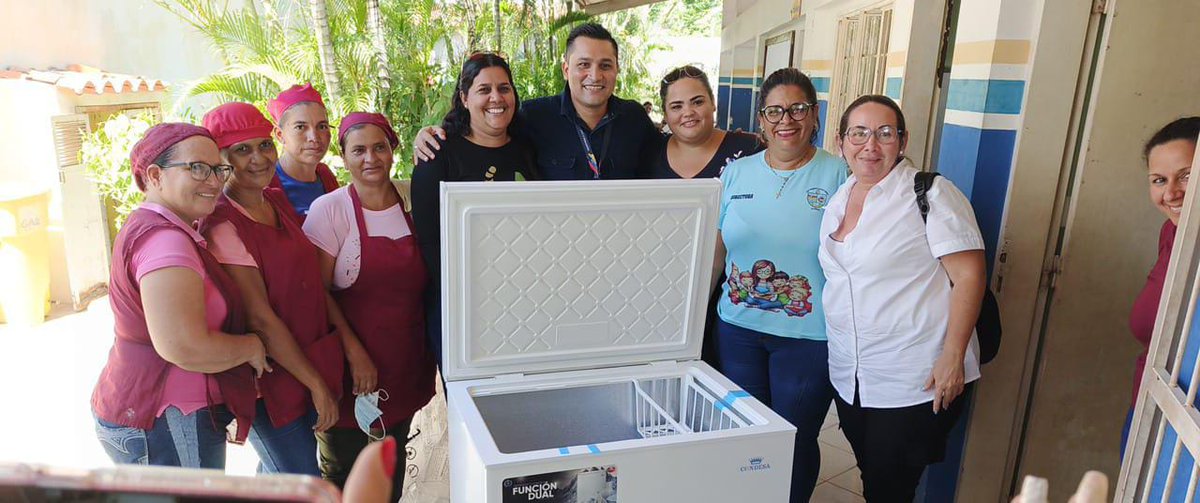 Gracias a nuestro presidente Nicolás Maduro Moros, el director del CDCENE Rauwil Quijada, la lic Johanny Velasquez Gerente Estadal del CNAE y demás personalidades por  la donación del FREZZER a nuestra La U.E.FRANCISCO SALAZAR SABINO para el beneficio de nuestros niños..