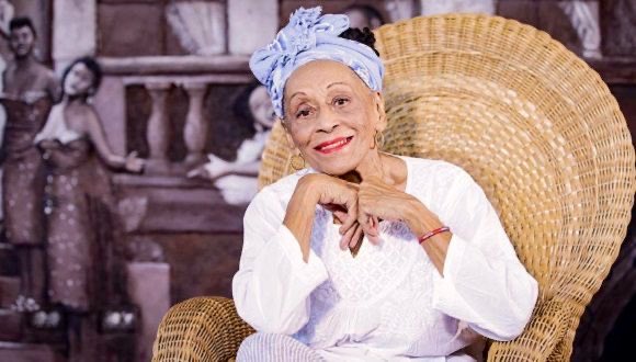 Querida Omara, te enviamos un gran abrazo, con todo el deseo de que te recuperes pronto. 

Eres una leyenda de la música cubana y tu voz nos estará acompañando siempre. Te queremos mucho.