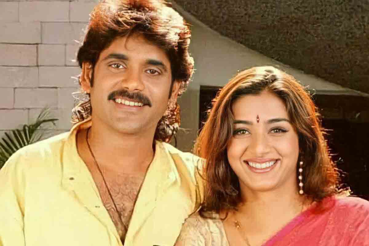 CinemaniaIndia's tweet photo. Telugu classic #NinnePelladata, directed by Krishna Vamsi, starring #Nagarjuna and #Tabu with music by Sandeep Chowta
released on this day (04/10) in 1996.
#28YearsOfNinnePelladata @iamnagarjuna @director_kv https://t.co/1244UFWoDZ