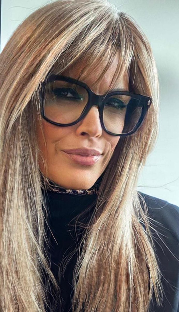 gabruzo's tweet photo. OJO CON ESTA BOMBA. 

Tengo entendido que hay documentación muy pero muy sensible y comprometedora. 

Viviana Canosa @vivicanosaok  destapa la olla!!!

Como fue el acuerdo de Santiago Caputo y Sebastian Pareja con el núcleo duro del kirchnerismo bonaerense para acarrear militantes al acto de Milei en Parque Lezama. 

Este Sábado de 8:00 a 11:00 Hs en @Rivadavia630 
#Viviana630 

Compren clonazepam...digo