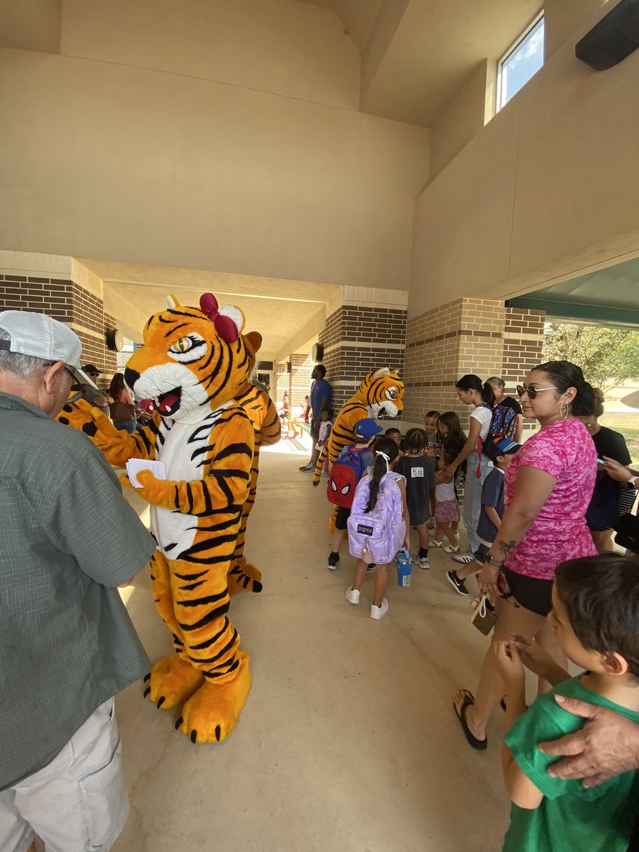 Dolph Briscoe Middle tweet media