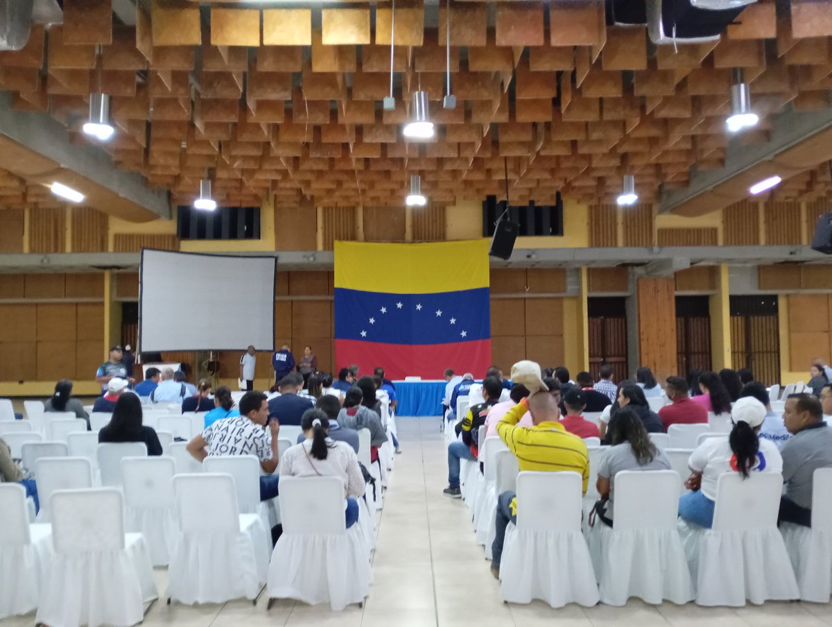 #03Oct El MPPPST en articulación con sus entes adscritos desarrollaron el gran debate regional del Bloque Histórico Bolivariano de las 7T del Plan de la Patria, con la participación de la Clase trabajadora del sector público y privado, delegados de prevención, CPTT y la CBSTT.
