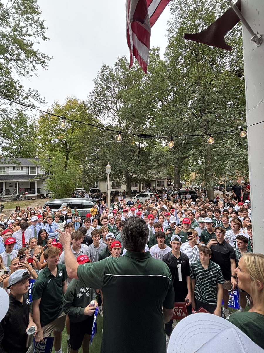 RalphBrennan_'s tweet photo. I want to extend a big thank you to @DougBurgum and his team for coming out to Michigan State last weekend. It was an incredible experience coordinating this event and showing support for President Trump on MSU’s campus. #Students4Trump https://t.co/nXtPTlbSbH