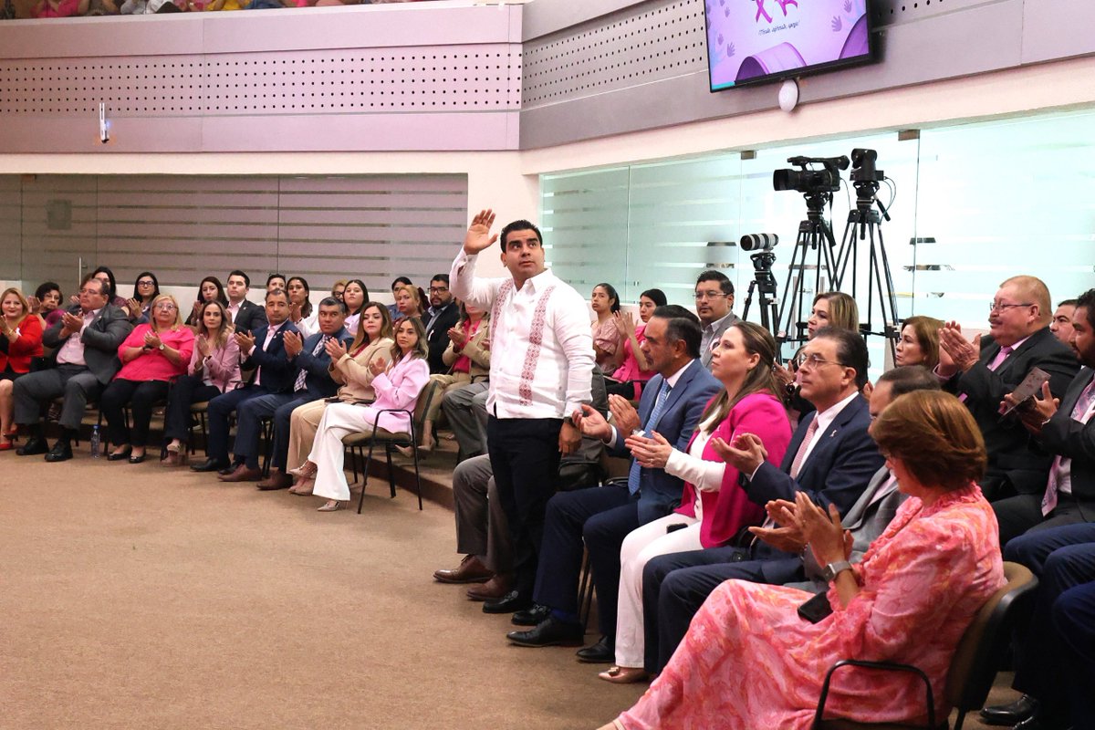 PJTamaulipasMx's tweet photo. Como parte de la conmemoración del Día Mundial contra el Cáncer de Mama, el Poder Judicial de Tamaulipas realizó la conferencia “Importancia de la salud mental y el apoyo familiar en el diagnóstico y tratamiento del cáncer de mama”. 

En este evento, donde estuvieron presentes magistrados, consejeros y personal jurisdiccional, se concientizó sobre la importancia en el acompañamiento y el bienestar psicológico de familiares y de quienes padecen esta enfermedad. 

Nos unimos en solidaridad con todas las personas que sufren este padecimiento, desde la sensibilización, la empatía y la fuerza del acompañamiento. Por ello, este mes de octubre, continuarán las mastografías gratuitas a las funcionarias del Poder Judicial, que estén en condiciones de realizarse este estudio.

¡Tócate, infórmate y apoya!💕

#PJTamaulipasMx