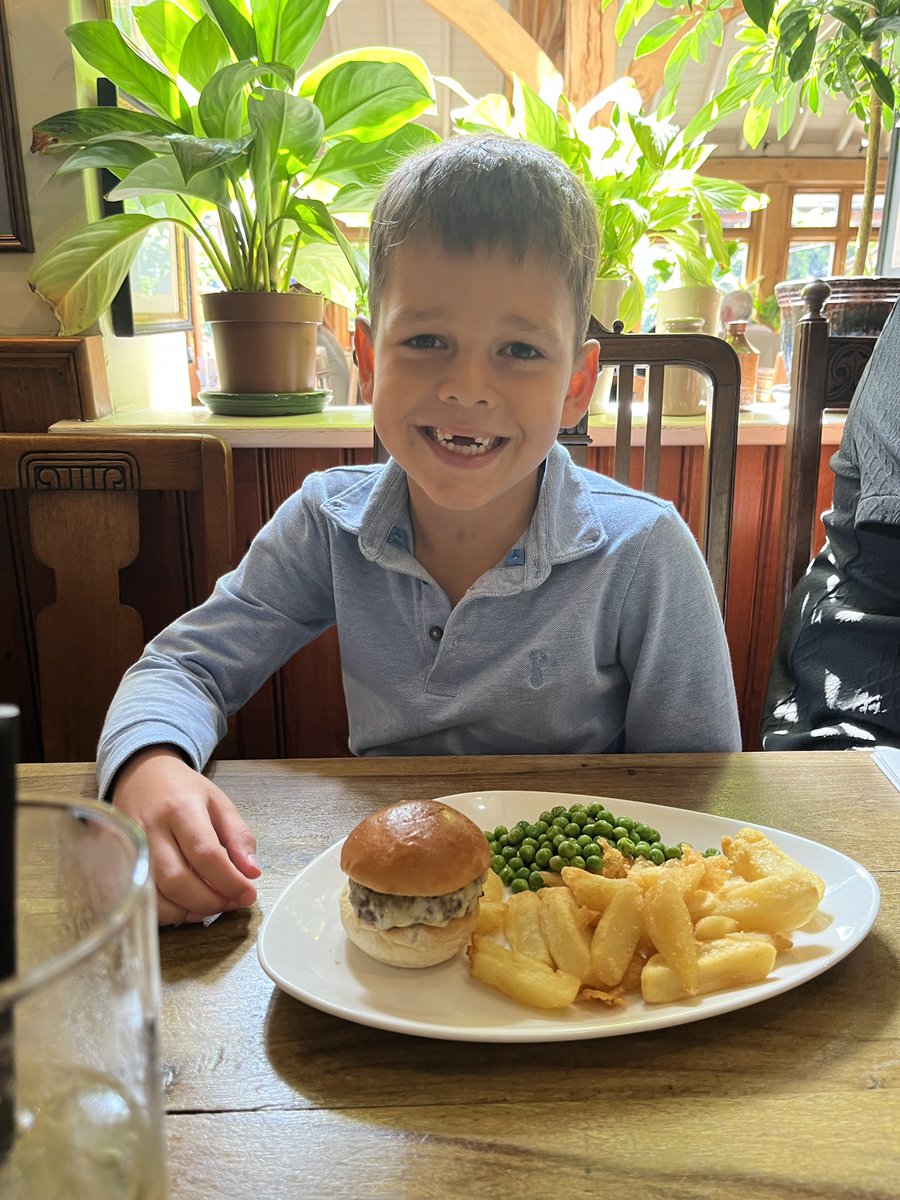 It’s been a while - but little Super George isn’t so little anymore! Recently turned 7, he loves school and his football team where he’s the proud #9 striker, and he adores cake, cuddles, Minions and Man City! 🩵💛 He also has one very proud mummy! ❤️