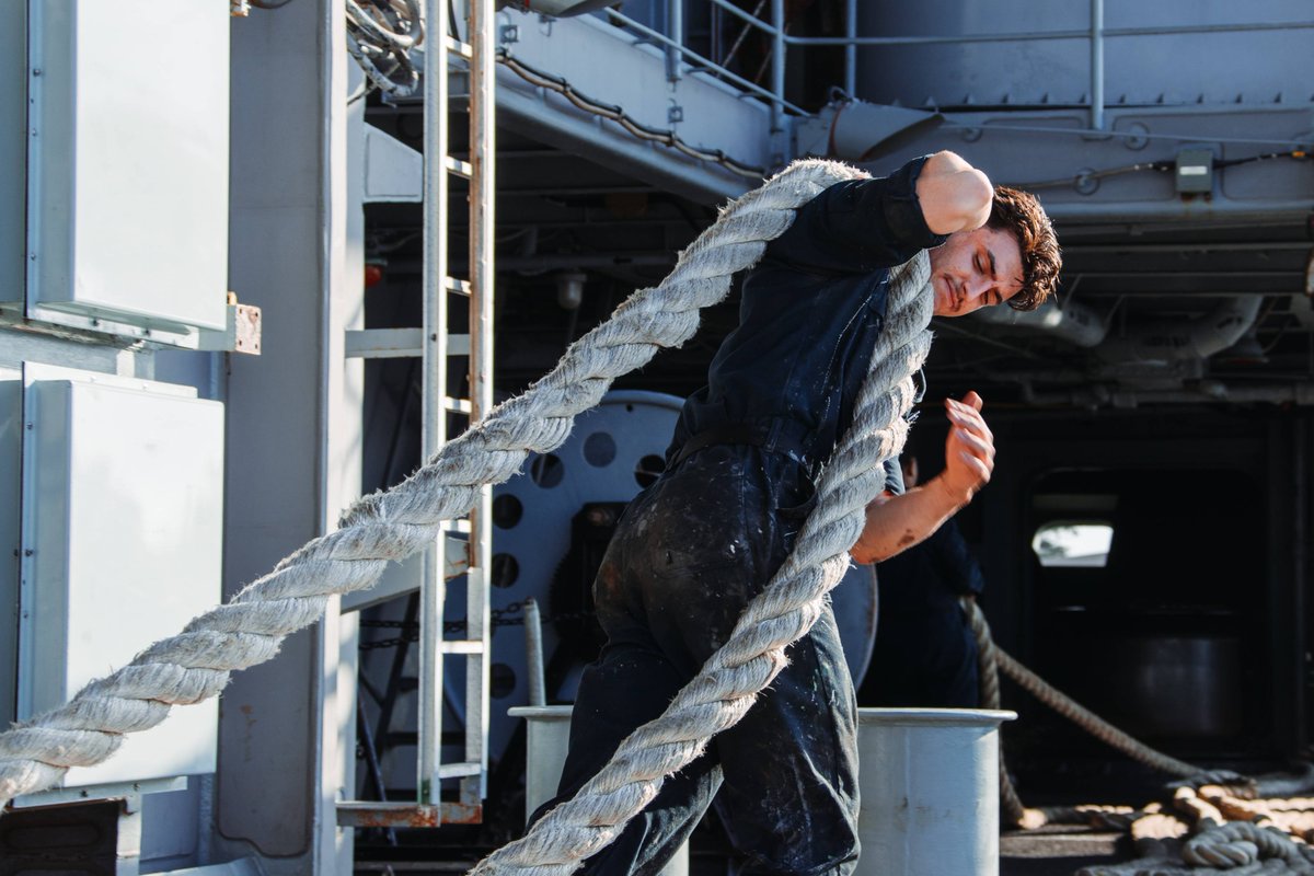 U.S. Navy (@usnavy) on Twitter photo #USNavyPhotosoftheDay:
1️⃣#USSMobile comes alongside <a href="/TheRealCVN71/">The Official CVN 71</a>
2️⃣Sailors aboard #USSRichardMMcCoolJr conduct colors
3️⃣Sailors of Naval Mobile Construction Battalion 133 participate in training exercise
4️⃣A Sailor heaves a mooring line aboard <a href="/GW_CVN73/">USS George Washington (CVN 73)</a> #USNavyPhotosoftheDay:
1️⃣#USSMobile comes alongside <a href="/TheRealCVN71/">The Official CVN 71</a>
2️⃣Sailors aboard #USSRichardMMcCoolJr conduct colors
3️⃣Sailors of Naval Mobile Construction Battalion 133 participate in training exercise
4️⃣A Sailor heaves a mooring line aboard <a href="/GW_CVN73/">USS George Washington (CVN 73)</a>