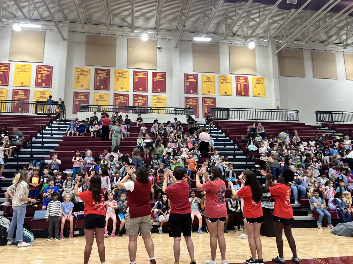 LassiterSports's tweet photo. This is Community!! When Mtn View Elementary needed a place for the day Lassiterโs Orchestra & Band put on an impromptu show! Thanks to all Mtn View & Lassiter faculty & staff for working together as a team! #trojannation #trojancommunity #t4l @CobbSchools https://t.co/6mIbkzuEAV