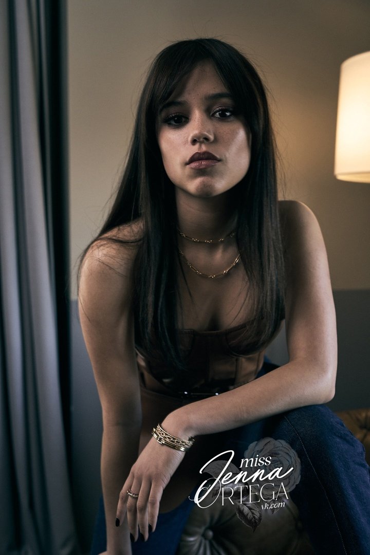 ovtegaa's tweet photo. she looks so good we r blessed this year
#jennaortega https://t.co/sA5MnYCm5n