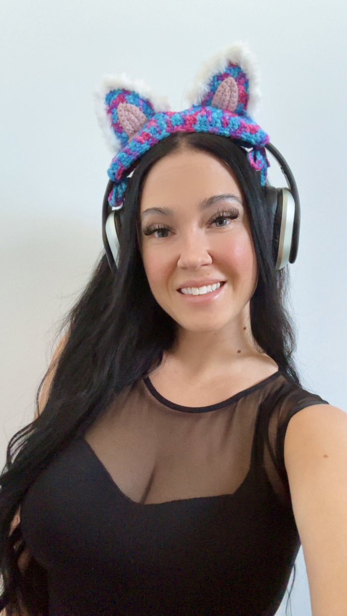 Gamermama_J's tweet photo. Made some headphone Cat Ears! Aren’t they so cute!? 💜🩵🩷 #gamer #gaming #headphones #gamerheadset #crochet #crochetcatears #thegamerwhocrochets #jessiraecrochetshop #gamermamaj https://t.co/8zIpLtqZWP