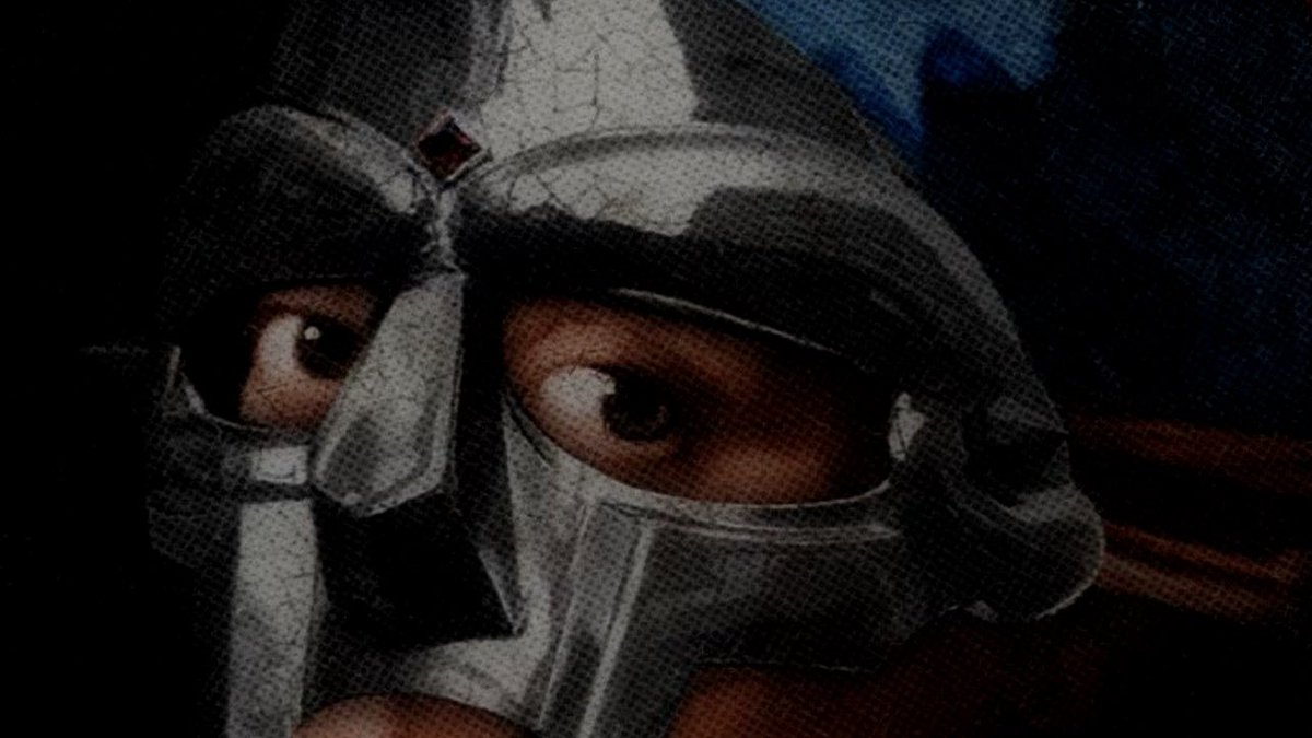 “Lo llaman exponerse pero es esconderse en la mirada de lo ajeno por temor a verse. No basta con moverse sin saber ni conmoverse. Hasta para gritar SOS hay que atreverse.

Entre desdecirse o decidirse.

Decidí ser SIEMPRE.”