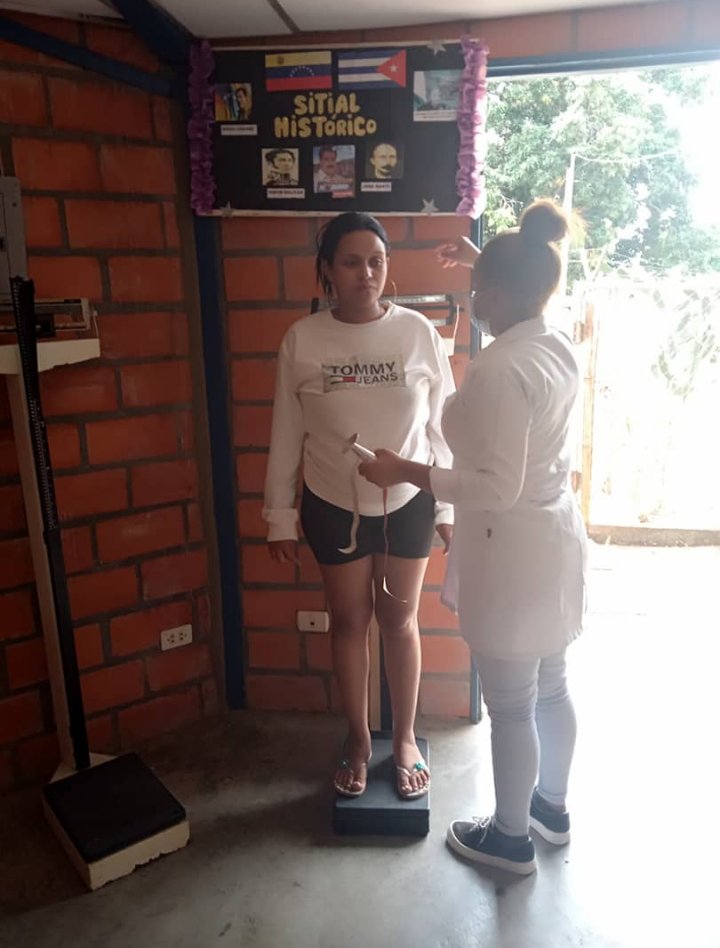 Por un #40AniversarioUCCM, seguimos el ejercicio de batas blancas repartiendo salud al mundo 🌎.
#CubaCoopera <a href="/cubacooperaven/">Brigada Médica Cubana en Venezuela</a> <a href="/UJCdeCuba/">UJC de Cuba</a> <a href="/MINSAPCuba/">Ministerio de Salud Pública de Cuba</a> <a href="/Cubacooperabol2/">Brigada Médica 🇨🇺 Bolívar🇻🇪</a>
<a href="/AnisleyKindelan/">Anisley Kindelan Hechavarria</a>
@CDIlaParagua1