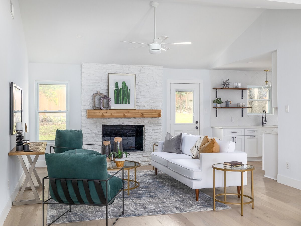 Catalyst_Texas's tweet image. Open living spaces are on the rise! They offer a spacious, inviting area for cooking, relaxing by the fireplace, and hosting guests. Looking to open up a smaller space? Check out our services below!
.
#OpenConceptLiving #CatalystAustin #FullHomeRenovation
catalystaustin.com/full-home-reno…