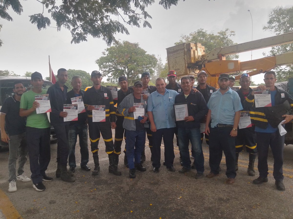 Contingente eléctrico villaclareño Ernesto Guevara regresa sano a casa y con el deber cumplido. ¡Felicidades muchachos!
#ElectricosVillaclareños
#JuntosPorVillaClara