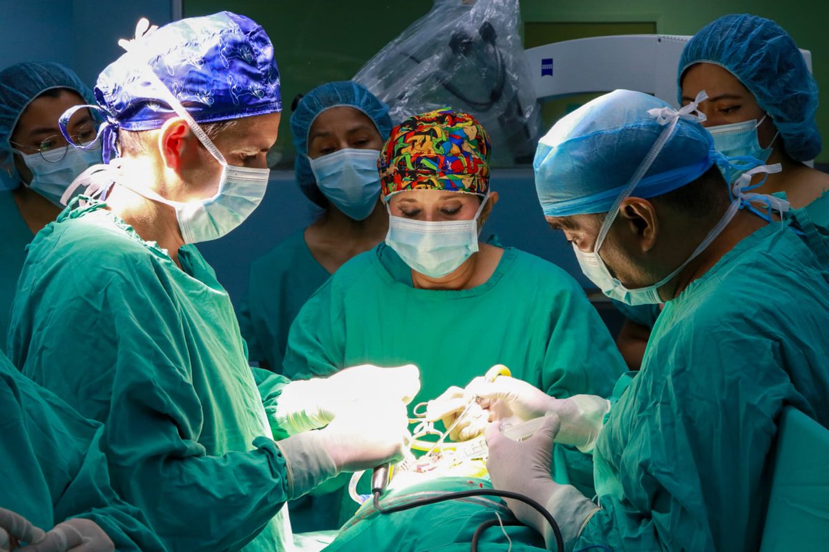 Una importante inversión, sumada al trabajo coordinado con el Hospital Nacional Benjamín Bloom, <a href="/SaludSV/">Ministerio de Salud</a> <a href="/FranAlabi/">Francisco Alabi 🇸🇻</a>, ahora se convierte en nuevas oportunidades para los niños que recibieron sus implantes y el de toda su familia.