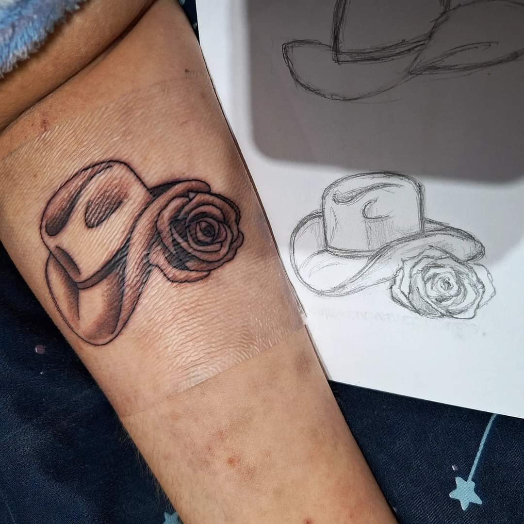 Never thought I'd have the courage to get a tattoo let alone design one for myself 🤠🌹

Thank you Aled at Tattoo Shack for working your magic ✏️

This one's for you Grandad 🫶

#thedrawingcowgirl 
#drawingsbymegsart

#tattoo #tattoodesign
#tribute #1sttattoo #design #cowboy