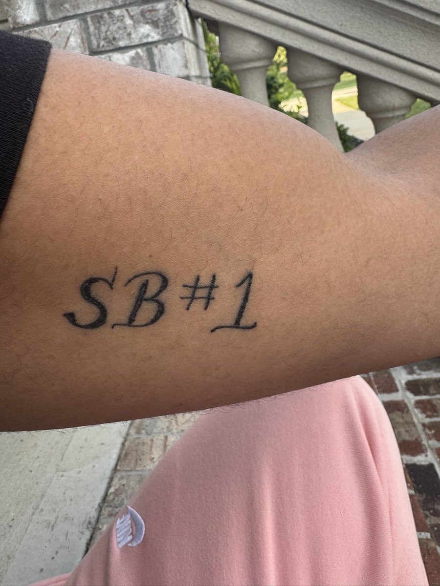 HeedyNshittt's tweet photo. This family shit is real. #SmallBacks likeeee!!! 🫶🏽✨🌳 (more coming) — I rlly created a family outside of my family and same for them! This shit is forever! WOW 🫡✨♥️ https://t.co/C5r0pgAQby