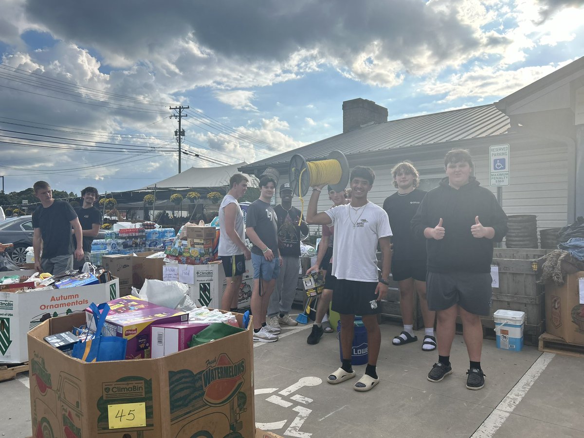TheLake_FB's tweet image. Some of our varsity players left practice today to go serve our neighbors in WNC. #BiggerThanFootball