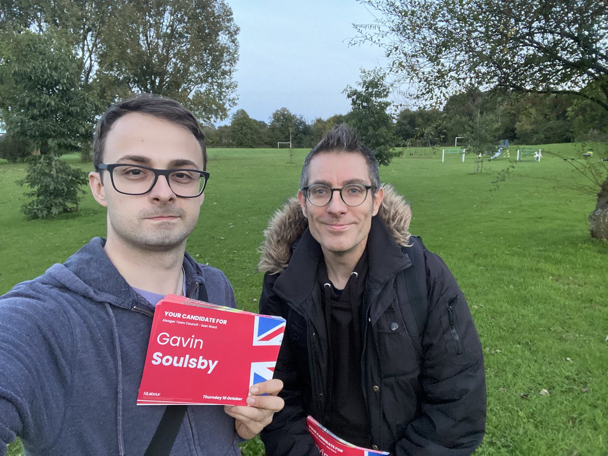 Our by-election candidate Gavin Soulsby &amp; Cllr Michael Unett were out tonight speaking to residents on the Linley Estate.
We also managed to stop by the beautiful Linley Park, one of the parks &amp; green spaces that Gavin wants to protect &amp; deliver more investment.
#ActionForAlsager