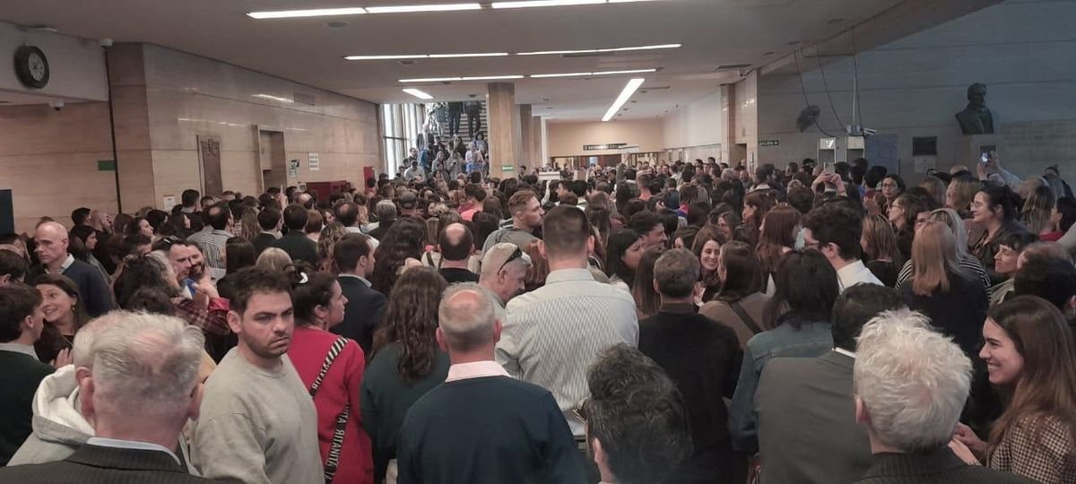 elcolanoticias's tweet photo. #Judiciales #Pullaro #SantaFe
💪Cese de actividades y asambleas: Judiciales de Santa Fe le exigen a Pullaro que los atienda
https://t.co/MI538rocyj https://t.co/LLa871HUI8