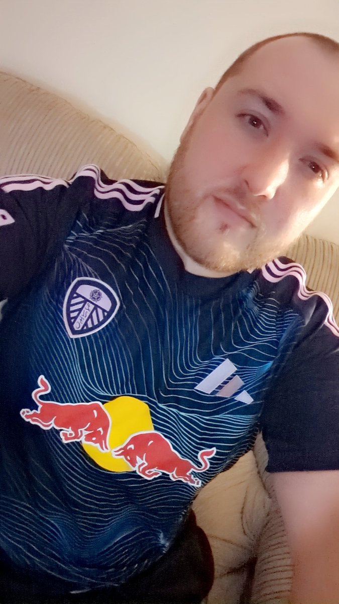 First selfie posted on X always in a Leeds shirt, love this one #LUFC #ALAW #MOT #LEEDSUNITED #MARCHINGONTOGETHER