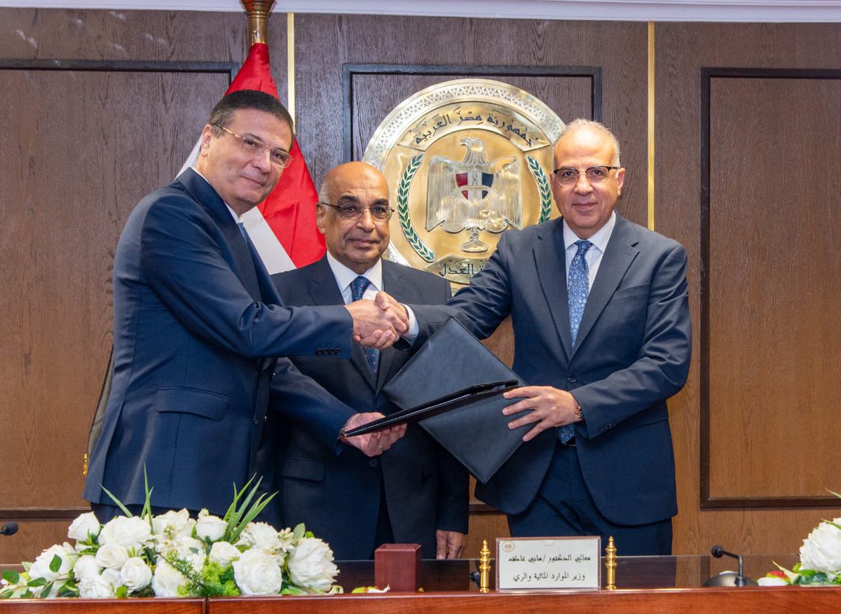 HaniSewilam's tweet photo. Within the framework of Egypt’s keenness to attract more investments, and resolving investors’ complaints, a settlement agreement was signed between #MWRI and the General Authority for Reconstruction and Agricultural Development Projects, and the Canal Company for sugar. https://t.co/BtBM1yYG7f
