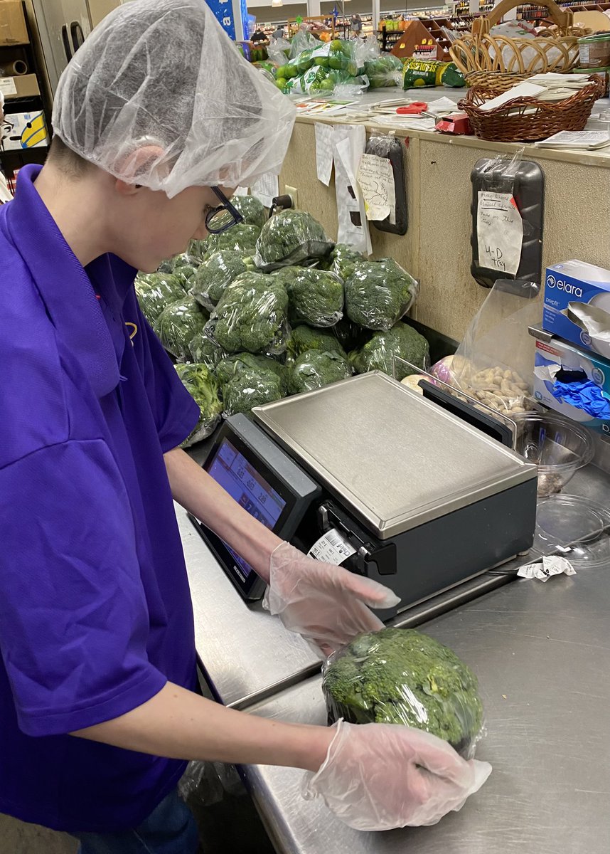 TDavie34's tweet photo. Our Thursday Chief group did a LOT of pricing today!!! We priced/re-priced a ton of broccoli! Then, we stocked it, did a case of chocolate, and then we packaged and priced tomatoes! #BryanBuilt #Room108isGREAT #MultipleABILITIES https://t.co/PhTzacAWjl