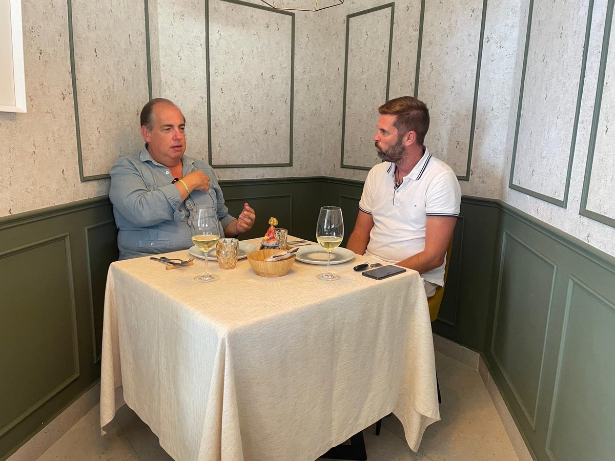 Eugenio Camacho (@camachoeugenio) on Twitter photo Esta semana hemos grabado #AMesaYMantel de <a href="/7TVAndalucia/">7TV Andalucía</a> en Sarmiento con una de las personas más importantes y decisivas en la historia reciente y futura del Xerecismo. Una entrevista con <a href="/DSanchezRodri/">David Sanchez</a> en la que lo verás todo mucho más claro. Para no perdérsela. Muy pronto. Esta semana hemos grabado #AMesaYMantel de <a href="/7TVAndalucia/">7TV Andalucía</a> en Sarmiento con una de las personas más importantes y decisivas en la historia reciente y futura del Xerecismo. Una entrevista con <a href="/DSanchezRodri/">David Sanchez</a> en la que lo verás todo mucho más claro. Para no perdérsela. Muy pronto.