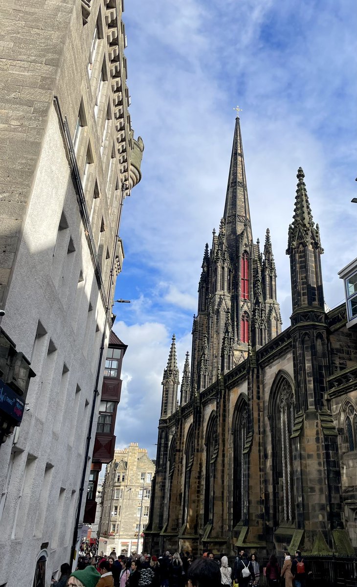 Xime_96's tweet photo. Feliz de que ya viví mi gothic dream de visitar Edimburgo 🖤 https://t.co/EMI1LZgx2h