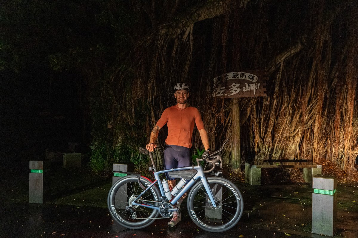 specialized_j's tweet photo. ジャック・ウルトラサイクリスト(Jack Ultra Cyclist)が日本縦断世界記録更新に向けて鹿児島県の佐多岬をスタートしました！

チャレンジの現在地をチェック＞
https://t.co/CzRlaGBj7V https://t.co/l9NiAx7wlG