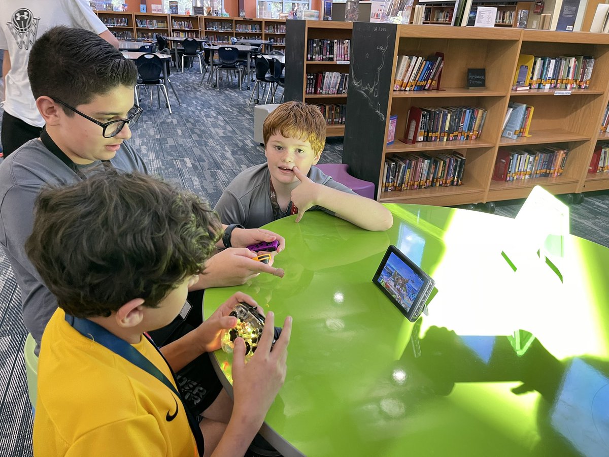 BMSS_LIB's tweet image. Esports practice has started at BMSS.  We’ve got a great team this year! @BoerneMSSouth @BoerneISD