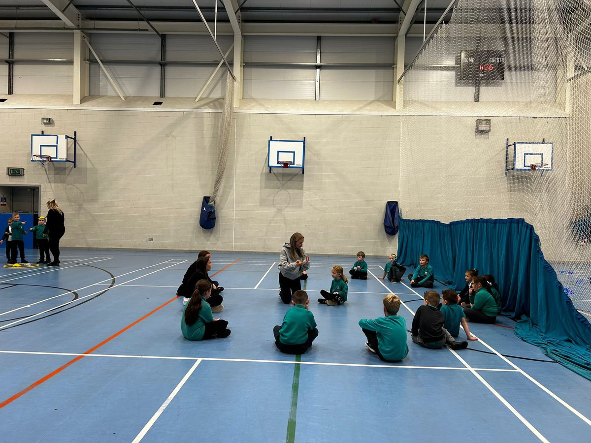 jhighHWB's tweet photo. Fordbank Primary 2 &amp; 3 classes came to visit @JohnstoneHighSc today. 
Well done to the S4 childcare class who planned, organised and delivered primary school games! It was great to see everyone taking part and enjoying themselves. Thank your for coming @FordbankPS ☺️🌟 https://t.co/wXNdUWsCHd