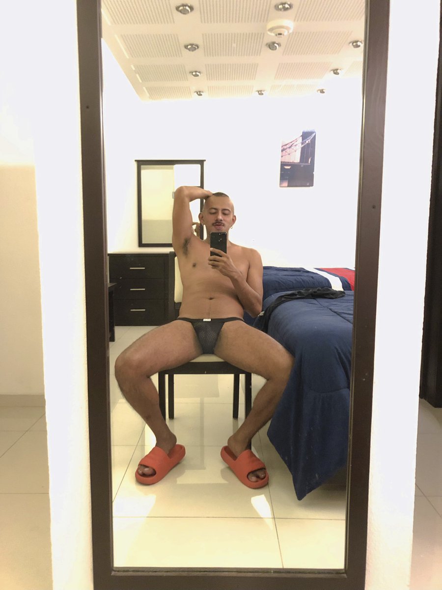 midpich's tweet photo. #Bulge https://t.co/OjhvcSYtTs