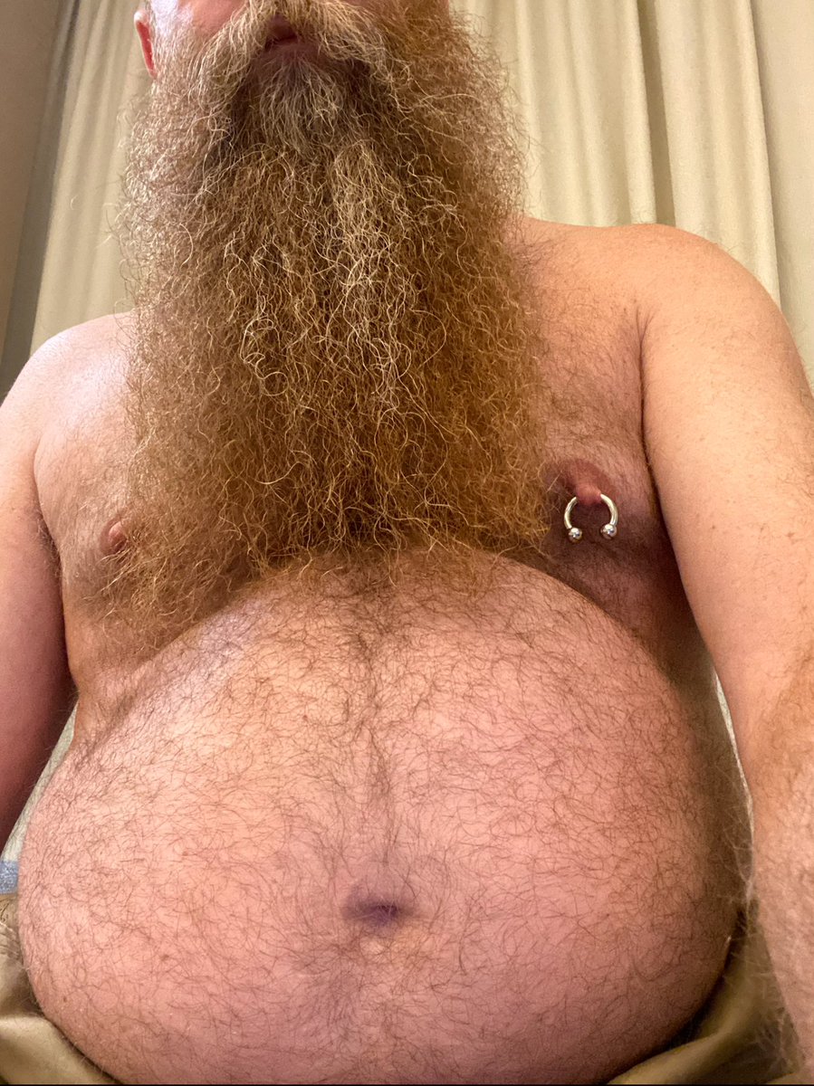 BellyOnly's tweet photo. My belly!🐖
Mon bide!🐖

#belly #hairybelly #dadbelly #daddybelly #hairy #nipples #piercing #beard #bearded #redbeard #redhair #dad #daddy #hairychest #chest #weight #fat #gainweight #bear #gaybear #gay #gut #beergut #beargut #gainergut https://t.co/SEACjf3SXt