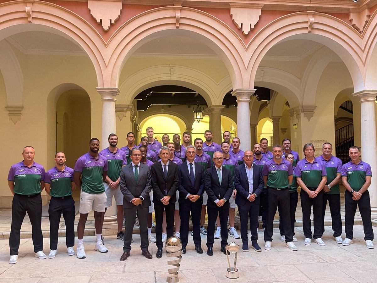 🔝 🏆 🏆 Hemos celebrado hoy, junto a la <a href="/FundUnicaja/">Fundación Unicaja</a>, los títulos de campeones de la Copa Intercontinental FIBA y la Supercopa Endesa logrados por Unicaja Baloncesto, en una recepción institucional que ha tenido lugar en el Centro Cultural Fundación Unicaja de Málaga.
🏀 ¡Nos