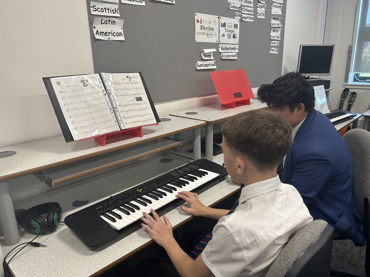 MusicQma's tweet photo. S2 enjoyed peer assessing each other last week. We were so impressed with the feedback that they gave to each other! 
@QMAOfficial 
#ambition 
#workingwithothers
#peerassessment https://t.co/dqQWz0ibES