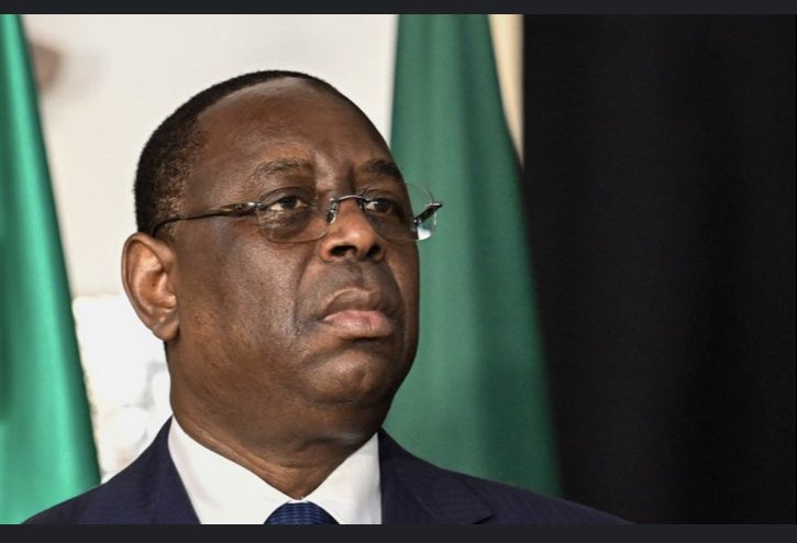 BabacarNdir9's tweet image. Rt pour mbam                      Fav macky Sall