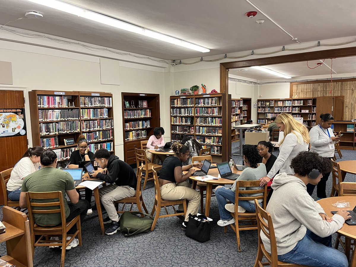 Elizabeth Fasteson tweet media