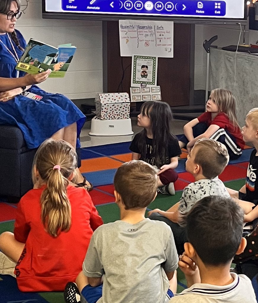 Drop everything and read! We started reading Mercy Watson today <a href="/KateDiCamillo/">Kate DiCamillo</a> and then did some buddy reading, my students loved it!@McBrideMtnLions <a href="/DrGrenitaLathan/">Dr. Grenita Lathan</a> <a href="/officialSPS/">Springfield Public Schools</a> #SPSreadtosucceed #kindergarten #DEAR