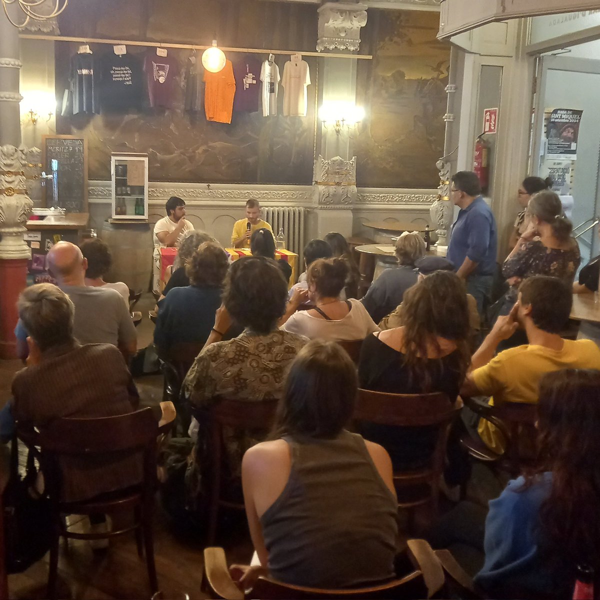 El 8 d'octubre, el Gil, un militant pel dret a l'habitatge de Lleida, s'enfronta a un judici en que se li demanen 20.000€ per unes acusacions falses d'agressió.

Cap persona és il•legal. Amb el Gil i la <a href="/PAHLleida/">PAH Lleida</a>, sempre! ✊