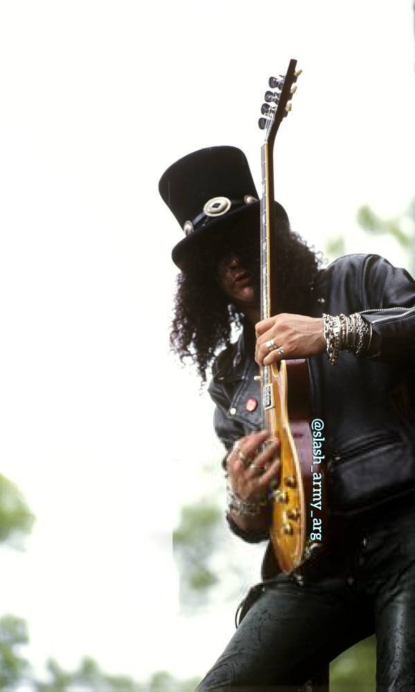 SlashArmy_ARG's tweet photo. ⚡ Slash en vivo con Snakepit en Europa. Junio/Julio de 1995 🐍
📸: Ola Bergman
•
•
•
#slash @slash #slashsnakepit #gibson #itsfiveoclocksomewhere https://t.co/dQNefvoV7u