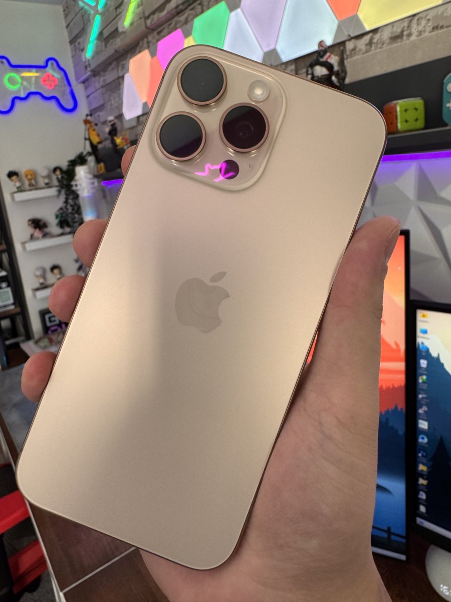Deepbluen's tweet photo. iPhone 16 Pro Max Desert Titanium 

#Apple #iPhone #iPhone16 #iPhone16Pro #iPhone16ProMax https://t.co/vIbFJKztBi