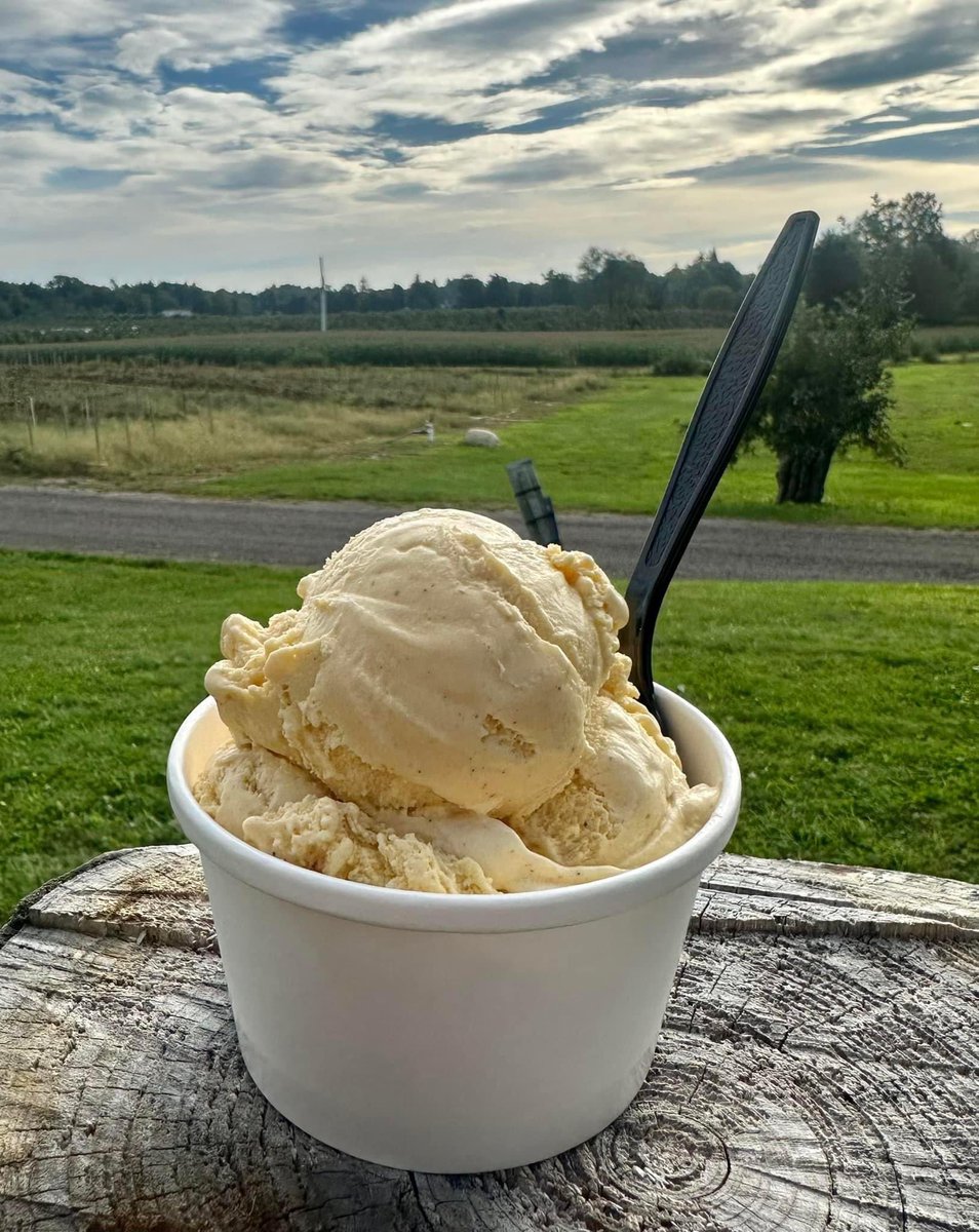 BrookdaleFarms's tweet photo. 🍎🍏 17 Apple Varieties to Pick - Visit Brookdale This Weekend! 🍎🍏

Voted ‘Best Pick-Your-Own in New Hampshire’.

Don’t forget a picture 📸 with the Pumpkin Man!!
🎃
|{I}\_🍎
I/ \ -
/_  /_

Corn Maze, Hay Rides, Pick-Your-Own 🌺 Flowers &amp; 🍦 Ice Cream Stand. 
See You Soon  -BFF https://t.co/2x2tBytUi0