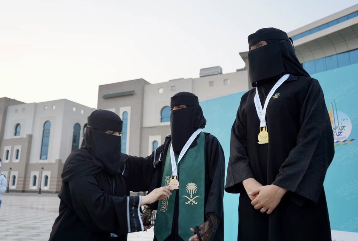 JazanUniversity's tweet photo. بمشاركة 77 طالبة نفذت الجامعة ممثلة بعمادة شؤون الطلاب الماراثون الوطني للسيدات ضمن فعاليات #اليوم_الوطني_السعودي94  
#نحلم_ونحقق 
#جامعة_جازان https://t.co/sDWE4HLJnP