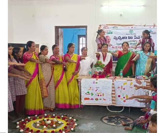 DrdaRangareddy's tweet image. As part of Swachhata Hi Seva 2024, organized food fest creating awareness on Swachha food intiation, Swachhata Pledge held, conducted Shramadanam creating Swachhata awareness at Kandukuar(M) by MPDO,Tahsildar,MPO. SHGs,MSWs, PSs participated. @CollectorRRD @ACLB_Rangareddy @TSSMB